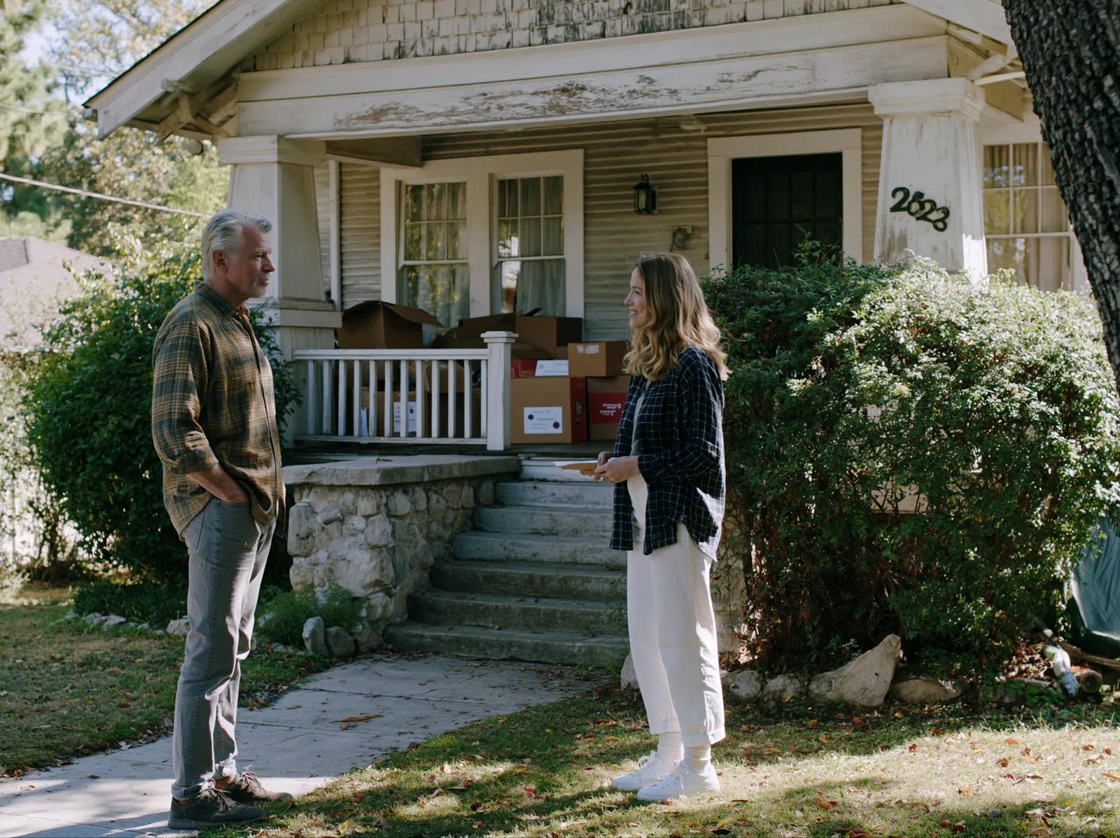 Downsizing house buyers helping a Miami homeowner move on their timeline